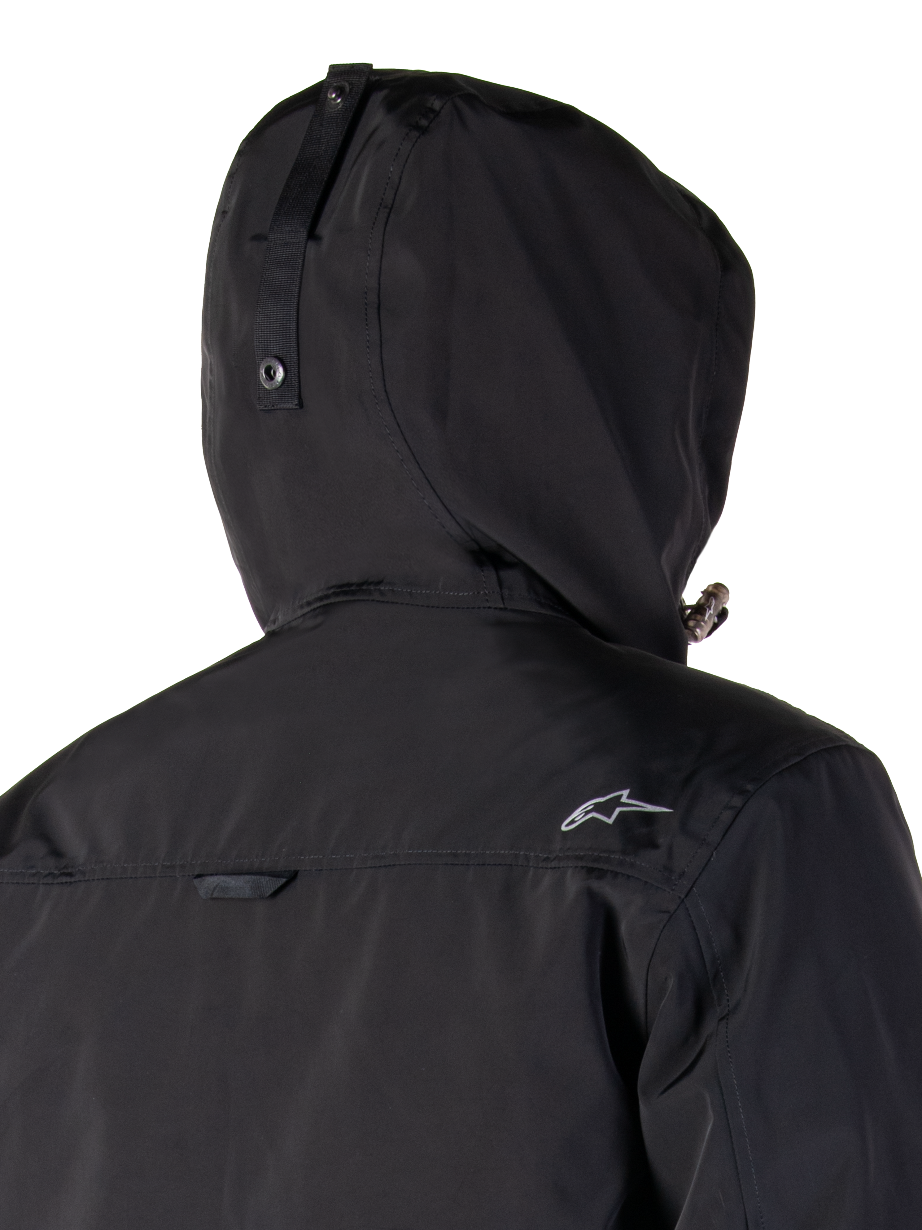 Alpinestars Mootant Waterproof Parka, zwarte motorjas, modulair 4-seizoenen ontwerp met afneembare capuchon, waterdichte gelamineerde constructie, urban contemporary stijl, detail van de achterkant met logo op de schouder