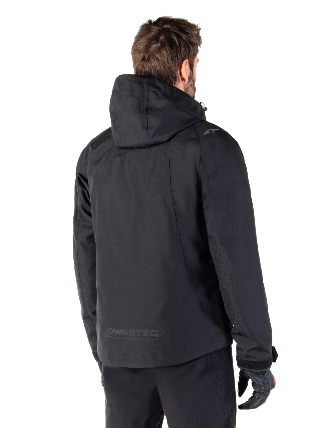 Alpinestars Morush waterdichte parka, zwarte heren motorjas met capuchon en MO.ST.EQ.-branding, achteraanzicht.