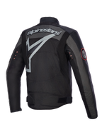 Alpinestars Axton Jacket, motorjas, Black Anthracite Red Tangerine, achteraanzicht met groot grijs rondomlopend logo en woordmerk, accordeon schouderpanelen en vintage metalen oogjes op de mouwen, constructie van textiel en leer