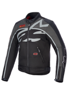 Alpinestars Axton Jas, motorjas, zwart antraciet rood tangerine, met een groot grijs rondom lopend logo op de borst, rode merkpatches, constructie van textiel en leer, vintage racing-geïnspireerd ontwerp voor stads- en weggebruik
