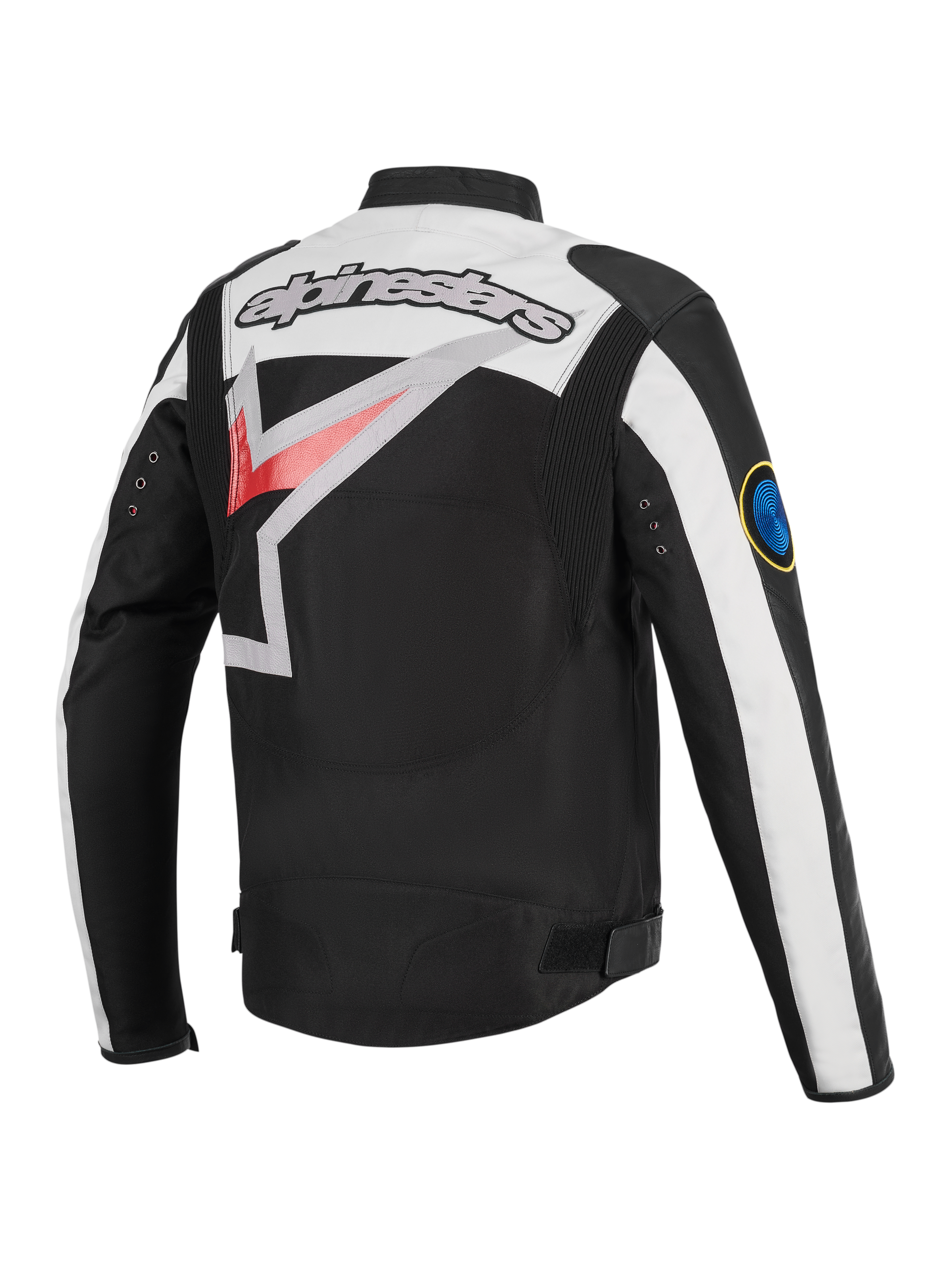 Alpinestars Axton Jacket, motorjas, zwart met gebroken wit en felrood, achteraanzicht met een groot rondom lopend Alpinestars-logo, accordeon stretchpanelen op de schouders en metalen oogjes, vintage-geïnspireerde race-esthetiek