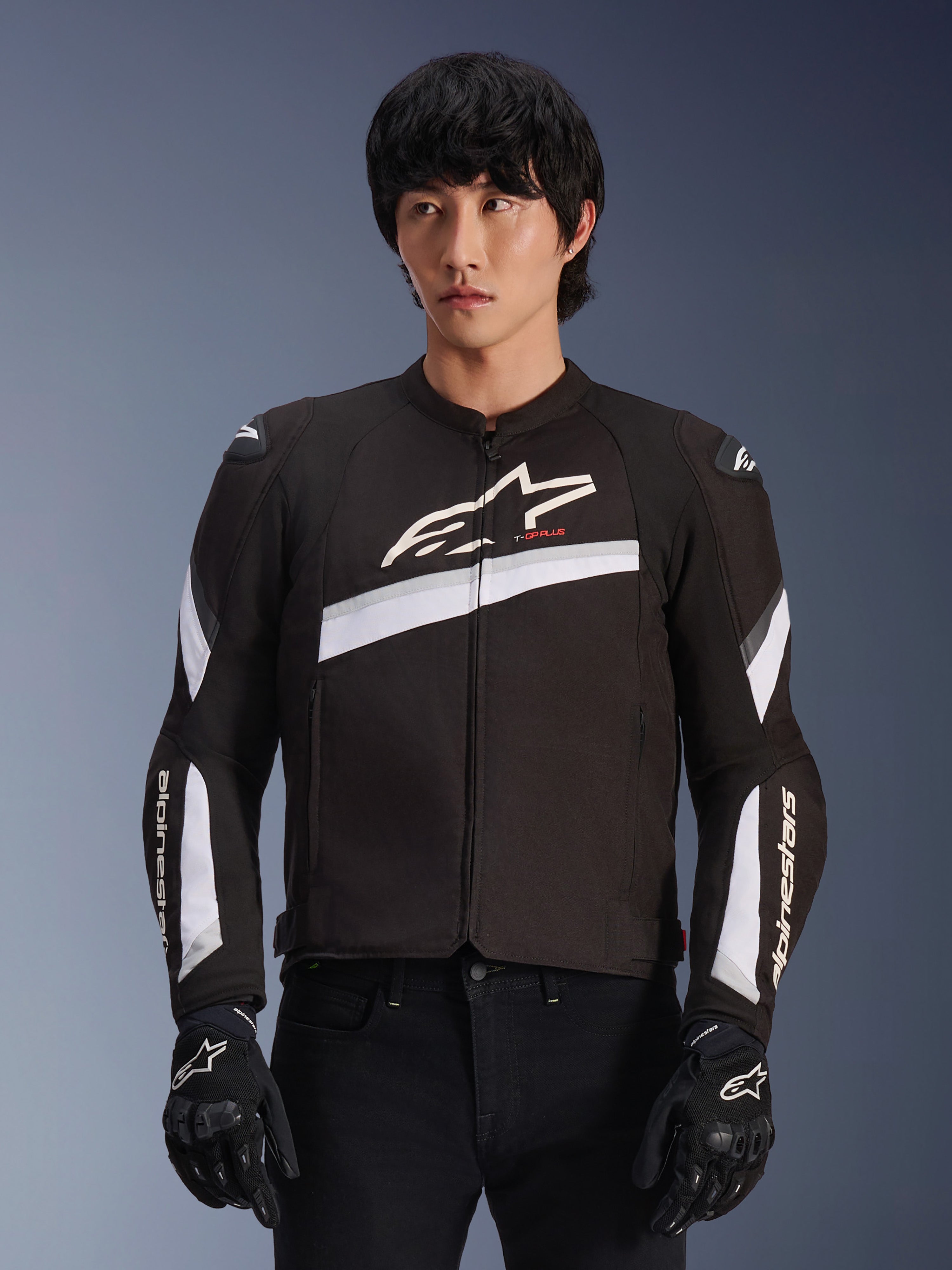 T-GP Plus R V4 - Zwart Jas Motorcycle | Alpinestars®