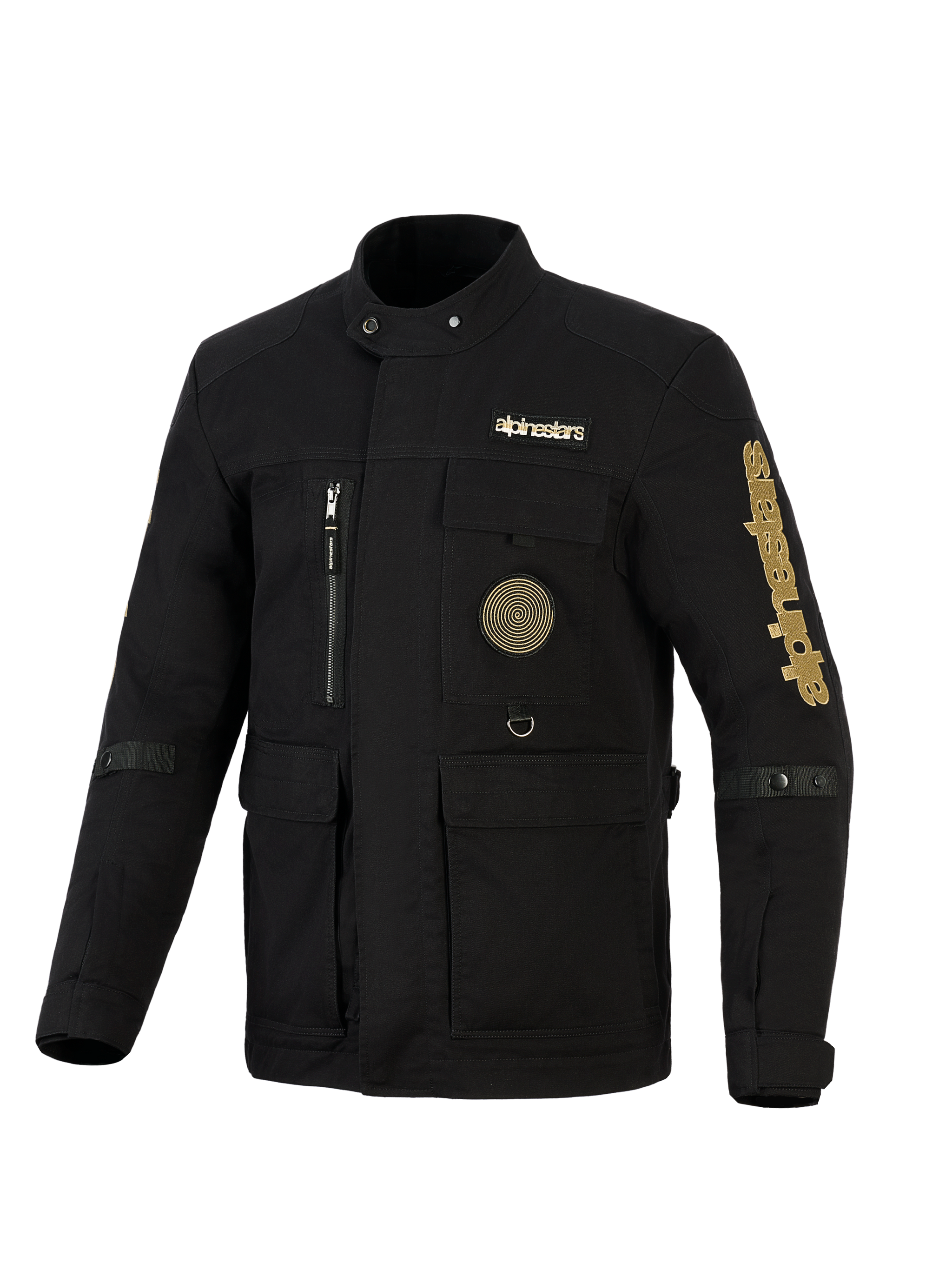 Alpinestars Dice Jacket, urban motorjas, zwart met gouden branding, voorzien van meerdere functionele zakken, een spiraalvormige patch op de borst, vintage-geïnspireerde field jacket styling in waterafstotend textiel.