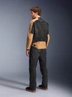 Alpinestars C-1 Air jas, urban motorjas voor heren, zandkleur en zwart, achteraanzicht met tech mesh-panelen voor ventilatie.