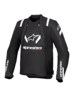 Alpinestars T-Stunt Air Jas, zwart en wit, vooraanzicht van sportief gesneden motorjas, met groot wit Alpinestars-logo en tekst op de borst, witte accenten op de schouders en mesh-panelen voor modulaire ventilatie