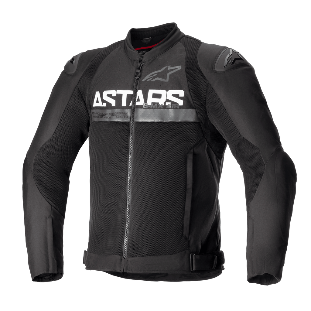 Alpinestars SMX Air Jacket, zwarte textiele motorjas, voorzien van mesh ventilatiepanelen, opvallende witte ASTARS-branding op de borst, DFS Lite externe schoudersliders en een ritssluiting aan de voorzijde in een nauwsluitend race-ontwerp.