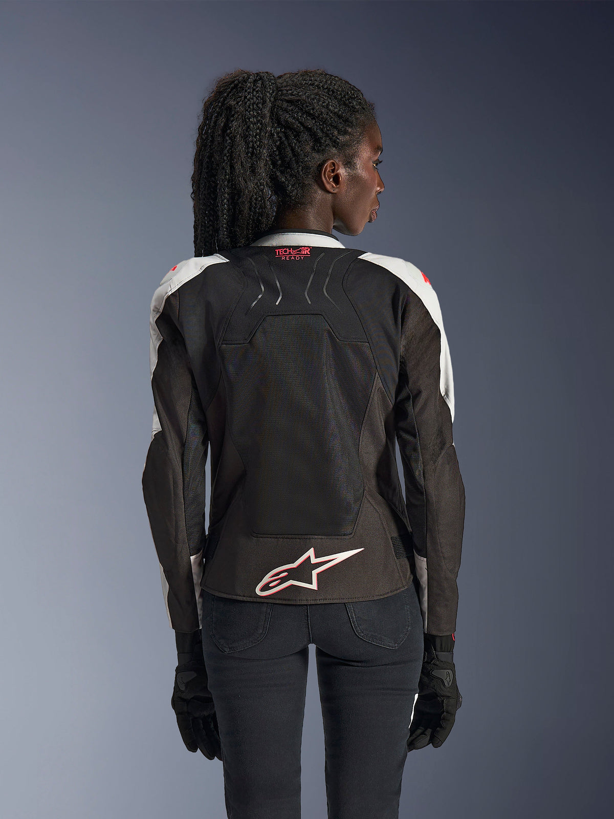 Alpinestars Stella SMX Air Jas, motorjas voor dames, Ice Gray en zwart met Coral Fluo accenten, achteraanzicht met Tech-Air Ready-branding en wit Astar-logo, mesh chassis voor maximale ventilatie, sportieve pasvorm