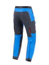 Alpinestars Maxdura Dual Pants, adventure motorbroek, Royal Blue en Deep Gray, achteraanzicht met ventilatiezakken met rits en rode accenten, verstevigde grijze zitvlakpanelen en een duurzaam ontwerp van diverse materialen voor off-road gebruik