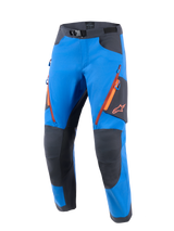 Alpinestars Maxdura Dual broek, adventure motorbroek, koningsblauw en diepgrijs, oranje ventilatieopeningen met rits op de dijen, versterkte grijze knie- en zitvlakpanelen, oranje Astar-logo op de zijkant, magnetische gesp in de taille, technische off-road uitrusting