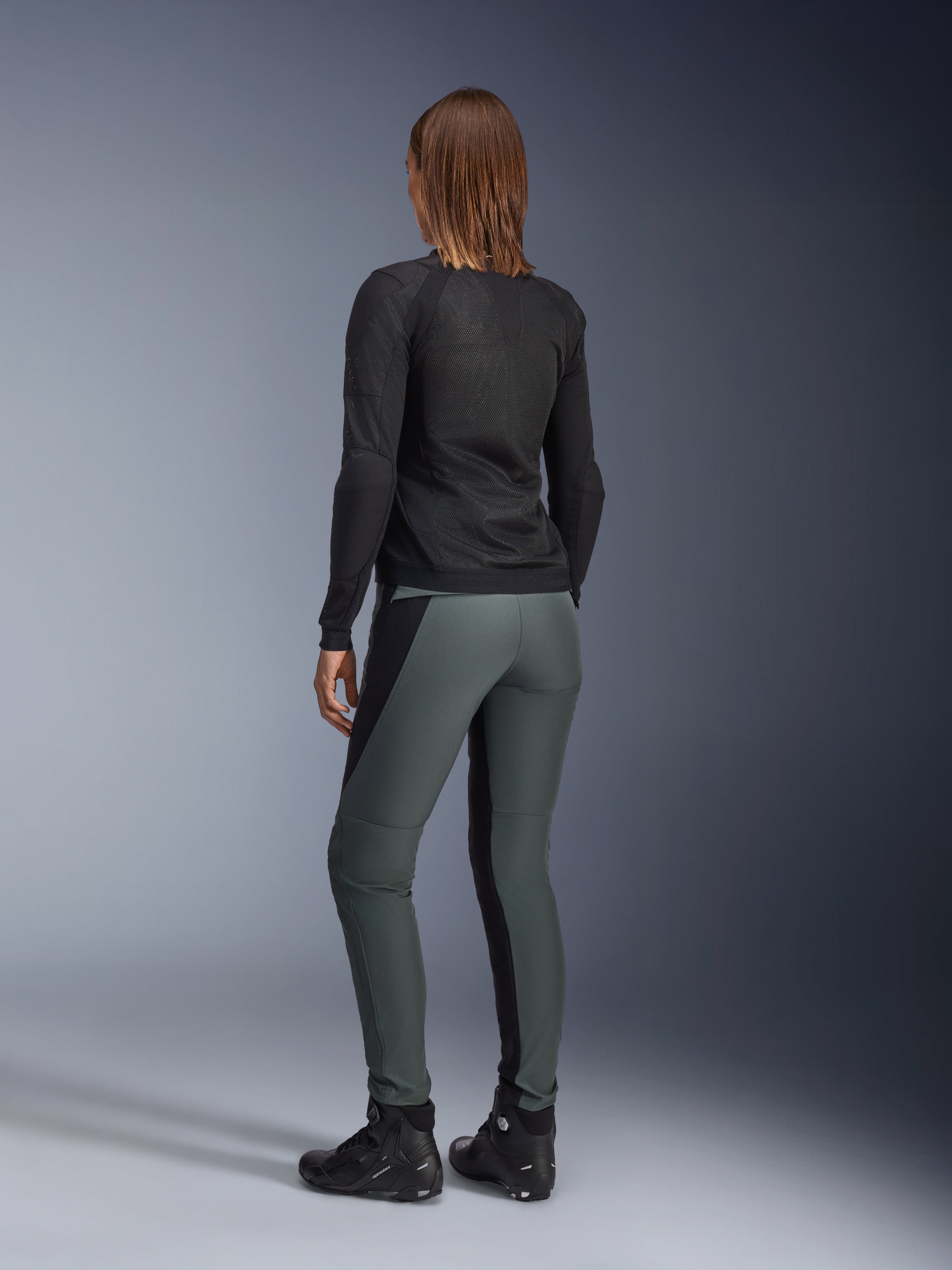 Alpinestars Alamosa damesbroek, grijze en zwarte slim fit urban motorbroek, achteraanzicht.