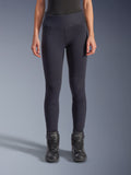Alpinestars Stella Flex-AST Leggings voor dames - Kort, zwarte motorlegging voor dames, hoge taille en strakke pasvorm met harmonicavormige kniepanelen, gedragen met zwarte Alpinestars motorlaarzen, urban rijuitrusting