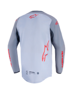 Alpinestars Maxdura Dual Jersey, achteraanzicht, midden grijs en donkergrijs, met rode Alpinestars-logo's op de rug en mouwen, mesh torso-constructie en verlengde drop-tail zoom.