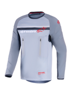 Alpinestars Maxdura Dual Jersey, adventure motorjersey, midden- en donkergrijs, vooraanzicht met verticale borstzakken met ritssluiting, slijtvaste mouwen met geïntegreerde padding en Alpinestars-branding in rood en wit, performance kleding voor off-road rijden