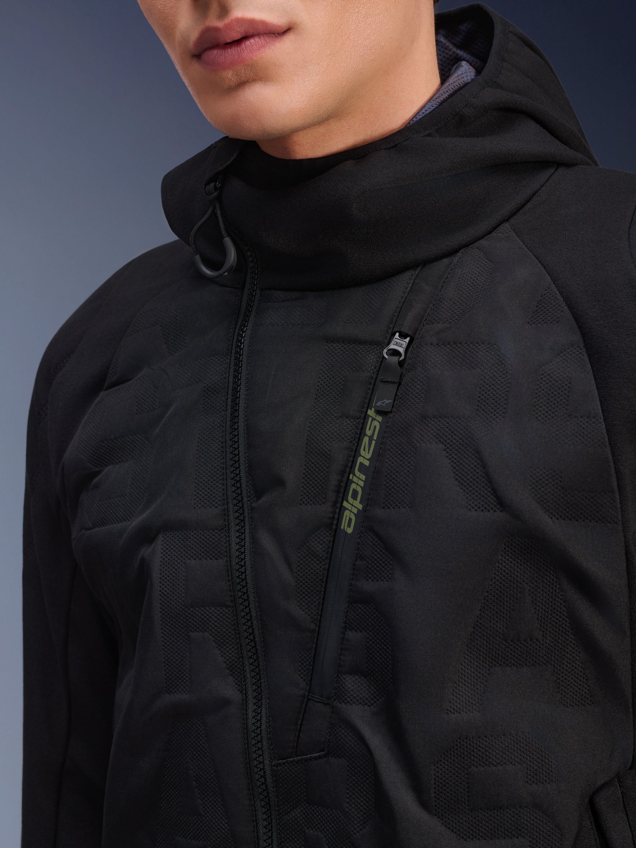Mo.St.Eq Hybride Jas Met Capuchon