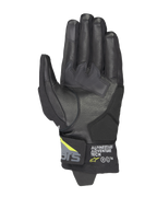 Alpinestars Corozal V3 Drystar®-handschoenen, Black Deep Gray en Yellow Fluo, handpalm-aanzicht met een lederen constructie met synthetische versterkingen, touchscreen-compatibele vingertoppen en Alpinestars Adventure Tech-branding op de korte manchet.