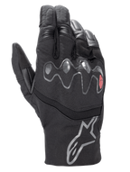 Alpinestars Hyde XT Drystar® XF handschoenen, zwarte motorhandschoenen, golvende visco-elastische knokkelbeschermer met rood accent, middellange manchet met zilveren sterlogo, waterdichte constructie van textiel en synthetisch suède, adventure touring uitrusting