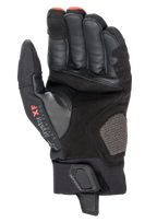 Alpinestars Hyde XT Drystar® XF handschoenen, motorhandschoenen, zwart en Fire Red, handpalmweergave met versterkte synthetische suède constructie, Drystar XF-branding op het duimgedeelte en een verstelbare polsband.