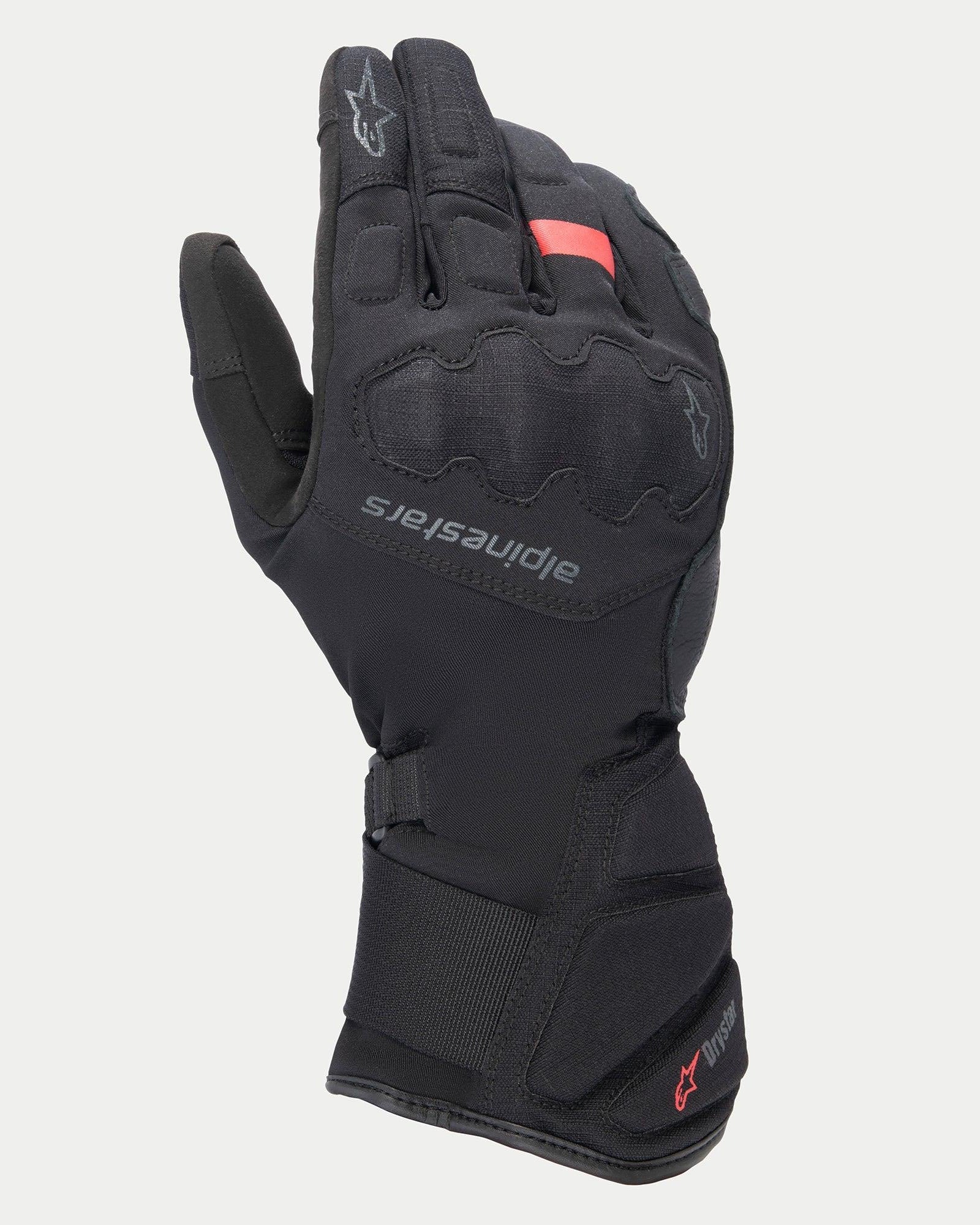 Alpinestars Stella Tourer W-7 V2 Drystar® dameshandschoenen, zwarte winter tourmotorhandschoenen, lang manchetontwerp met geïntegreerde knokkelbescherming, textiel- en lederen panelen met rode Drystar-branding en reflecterende accenten.