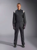 Alpinestars Kart Indoor V2-pak, eendelig kartpak, zwart, voorzien van witte Astars-logo's op de schouders en onderbenen, verstelbare tailleband en ergonomische kraag, ontworpen voor recreatief indoor karten