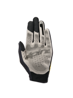 Alpinestars Sim Gloves Graphic 3, SIM-racehandschoenen, handpalmweergave met lichtgrijze Nanofront®-stof en zwart 3D-gestippeld grippatroon, touchscreen-compatibele vingertoppen en ademende geperforeerde constructie voor virtueel racen.