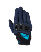 Alpinestars Chrome V2 handschoenen, motorhandschoenen, donkerblauw en zwart, voorzien van harde TPU-knokkelbescherming, fel cyaan Alpinestars-logo op de pols, korte manchet urban rijuitrusting