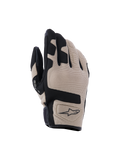 Alpinestars Ignite handschoenen, motorhandschoenen, beige en zwart, bovenkant van gestructureerd mesh met zwarte paneelaccenten, kort manchetontwerp met Alpinestars-logo, lichte en ademende beschermende uitrusting voor stadsritten