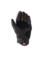 Alpinestars Mustang V3 leren handschoenen, donkerbruin en zwart, handpalmzijde, voorzien van versterkte leren constructie, kort manchet met klittenbandsluiting en een kleine geborduurde schildpatch, urban motorkleding