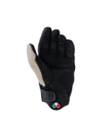 Alpinestars Mustang V3 lederen handschoenen, handpalmaanzicht, Aluminum Black, zwart geitenleer met geperforeerde lichtgrijze duimzone, verstevigde handpalm- en duimzones, korte manchet met klittenbandsluiting, op heritage geïnspireerde stedelijke motorhandschoenen