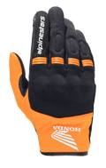Alpinestars Honda Copper motorhandschoen, lichte stedelijke handschoen, zwart en oranje, met Honda wing-logo op de pols, Alpinestars-tekst op de wijsvinger, mesh-constructie en oranje accordeonpanelen op de knokkels.