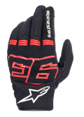 Alpinestars MM93 Losail V2 handschoenen, zwart met fluorood, voorzien van Marc Marquez 93 graphic, wit Alpinestars-logo, ademende mesh handrug, accordeon vingerpanelen voor flexibiliteit, urban motorracestijl