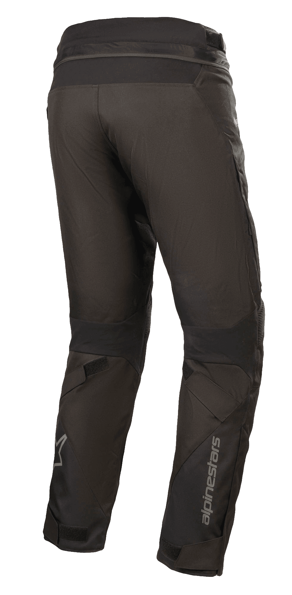 Alpinestars Road Pro GORE-TEX broek, zwarte motorbroek, achteraanzicht met taps toelopende touring-pasvorm, technische textielconstructie, Alpinestars-branding op het onderbeen, accordeon stretchpanelen en verstelbare banden voor adventure touring.
