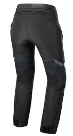 Alpinestars Stella ST-7 2L GORE-TEX damesbroek, zwart en donkergrijs, achteraanzicht met details van de textiele adventure touring-constructie, de rugpas en de tailleband