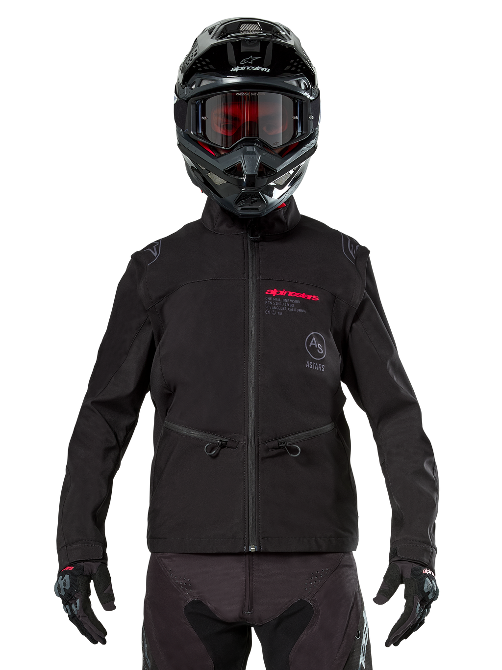 Motorcrosser met Alpinestars Lite-Dura Softshell Jas in het zwart, voorzien van rode en grijze logo-details op de borst, zwarte helm met rood getinte bril, zwarte handschoenen en broek, vooraanzicht van technische off-road motorkleding