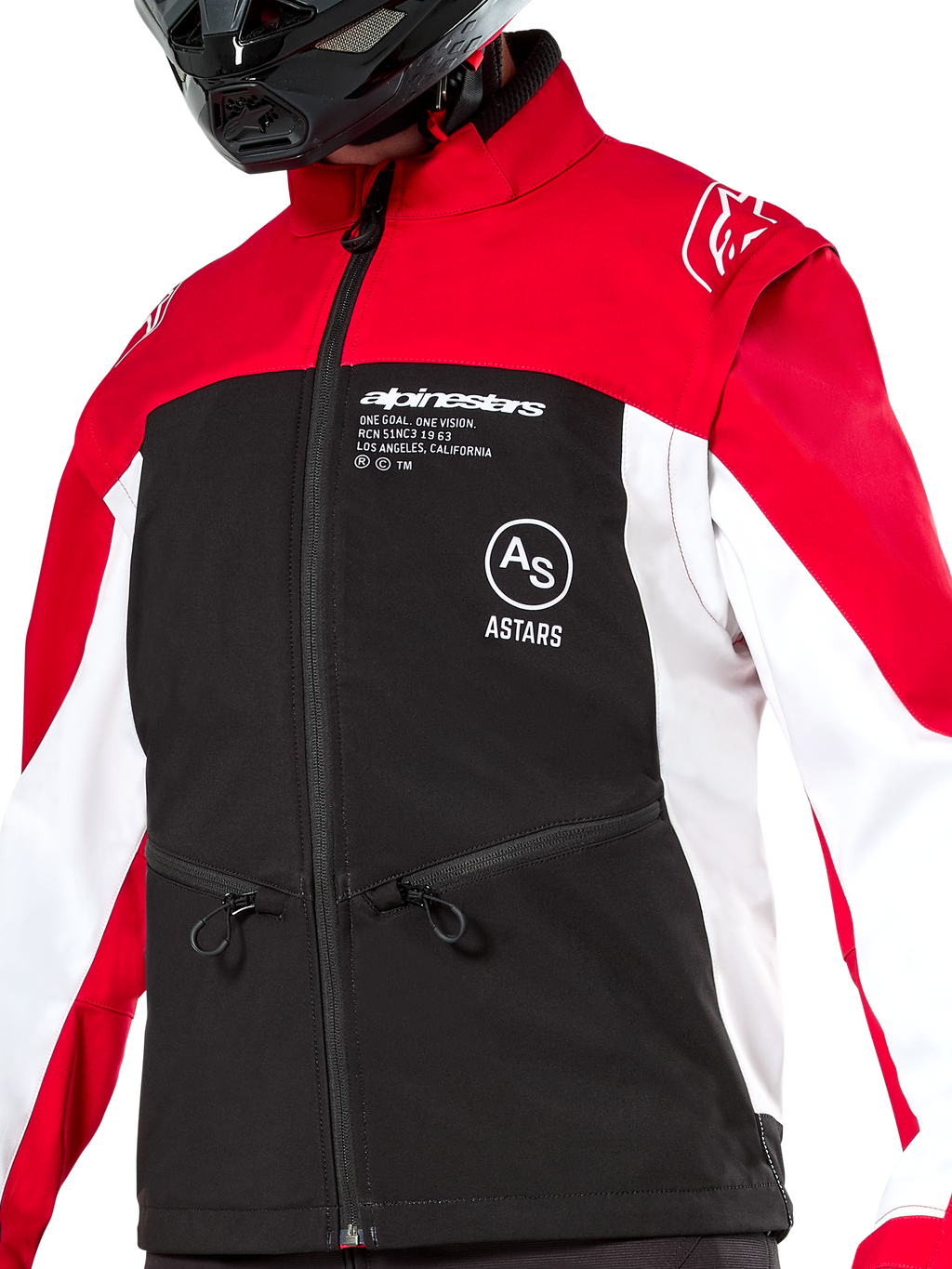 Alpinestars Lite-Dura Softshell Jas, off-road enduro jas, zwart, felrood en wit, met rode schouders en kraag, zwart borstgedeelte met witte Alpinestars en ASTARS logo's, witte mouwen en zakken met ritssluiting, gedragen door een rijder met een zwarte helm