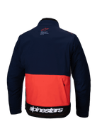 Alpinestars Lite-Dura Softshell Jas in donkerblauw, fel oranje en wit, achteraanzicht met kleurvlakken, grote achterzak met rits en witte Alpinestars-branding op de onderste zoom