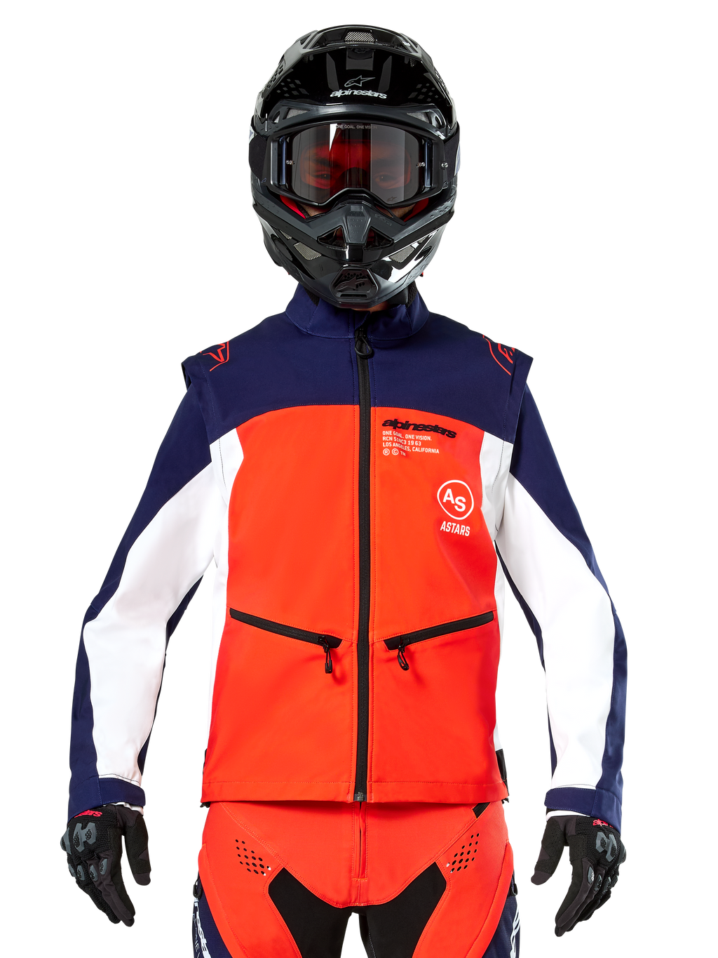 Alpinestars Lite-Dura Softshell Jas in marineblauw, fel oranje en wit, vooraanzicht op een rijder met een zwarte helm en motorbril, technisch kleurgeblokt ontwerp met handzakken met ritssluiting en Alpinestars-branding, veelzijdige kleding voor enduro en off-road rijden