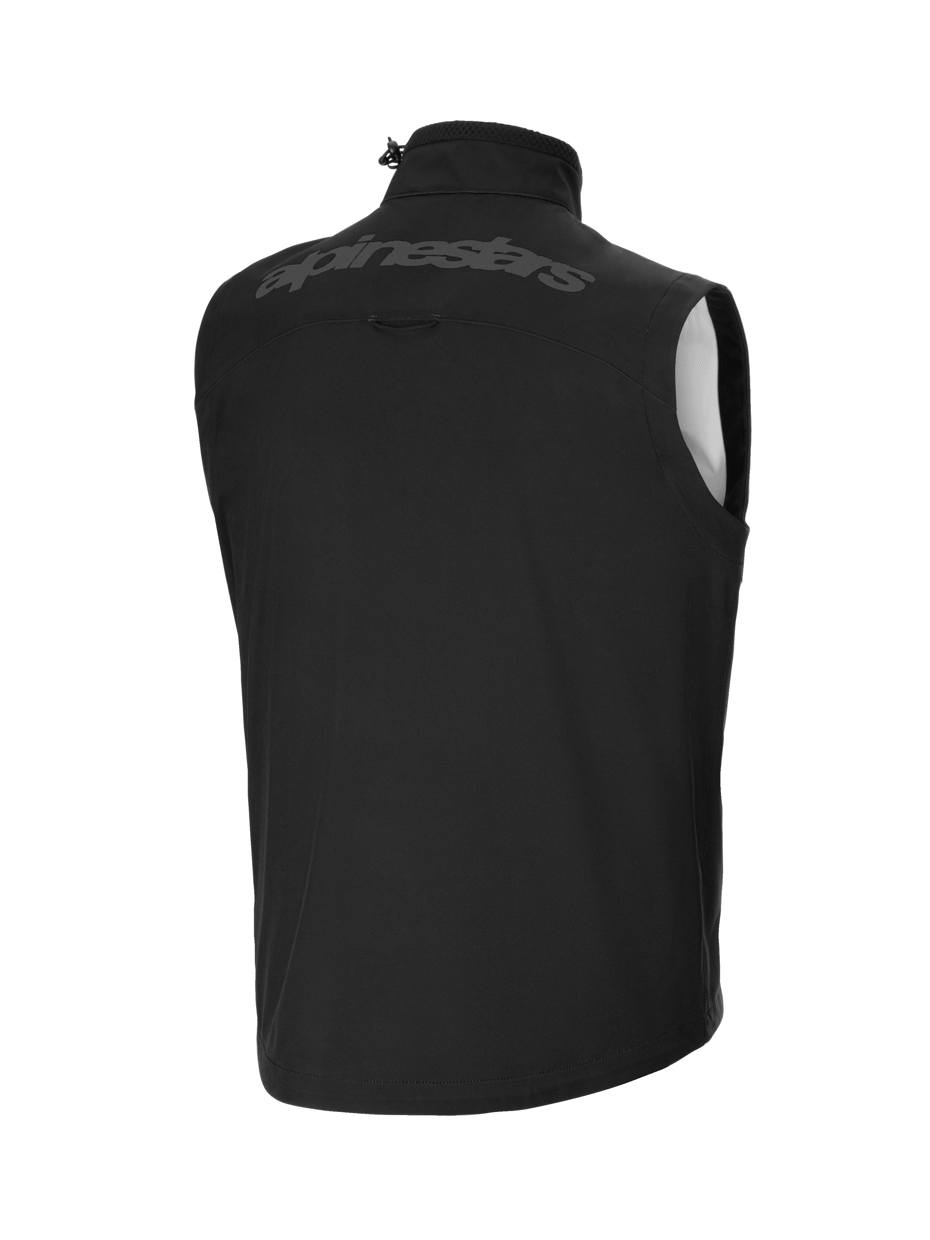 Alpinestars Techstar Softshell Vest, zwart, achteraanzicht met een groot tonaal Alpinestars-woordmerk over de bovenrug, winddicht lichtgewicht softshell-materiaal, hoge kraag met verstelbare stopper, ergonomisch mouwloos ontwerp voor het dragen van laagjes over off-road uitrusting.