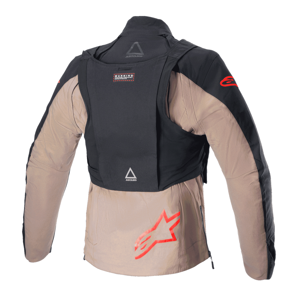 Alpinestars Techdura Jas, Black Falcon Brown, achteraanzicht met de afneembare tactische rugzak, rode Alpinestars sterlogo's, robuuste textielconstructie voor enduro en off-road rijden