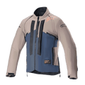 Alpinestars Techdura jas, off-road motorjas, Falcon Brown en Night Navy, vooraanzicht, tweekleurige constructie met verticale zwarte Alpinestars-branding, oranje logo op de schouder, hoge kraag en ritssluiting aan de voorzijde, technische kleding voor enduro- en adventure-rijden.
