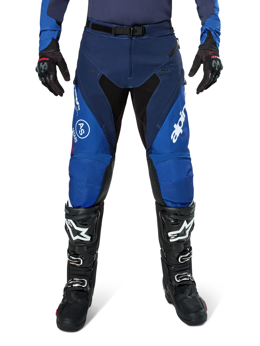 Alpinestars Pro-Dura broek, motorcrossbroek, marineblauw en felblauw met witte accenten, vooraanzicht gedragen met zwarte laarzen en handschoenen, technisch ontwerp voor enduro en off-road rijden