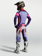 Alpinestars Supertech Dyna broek en uitrustingsset in paars en roze, motocrossuitrusting voor heren, achteraanzicht.