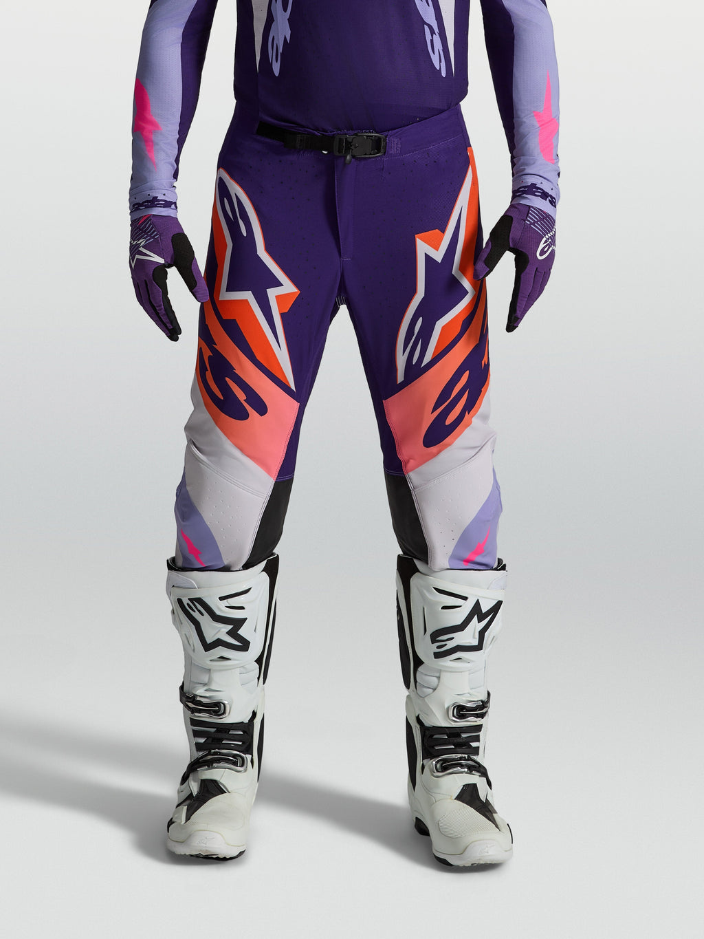 Alpinestars Supertech Dyna Broek, herenmotorcrossbroek in paars en roze fluo, atletische pasvorm met stretch ripstop.