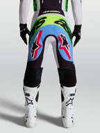 Alpinestars Supertech Dyna heren-motocrossbroek, achteraanzicht in licht lila en fluorgroen met geperforeerde stretchpanelen.