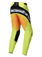 Alpinestars 2025 Techstar Melt crossbroek, motorcross broek, geel en zwart, achteraanzicht met een groot zwart Alpinestars-logo over het zitvlak en oranje ster-graphics op de dijen, fluorescerend geel technisch materiaal met zwarte binnenbeenpanelen.