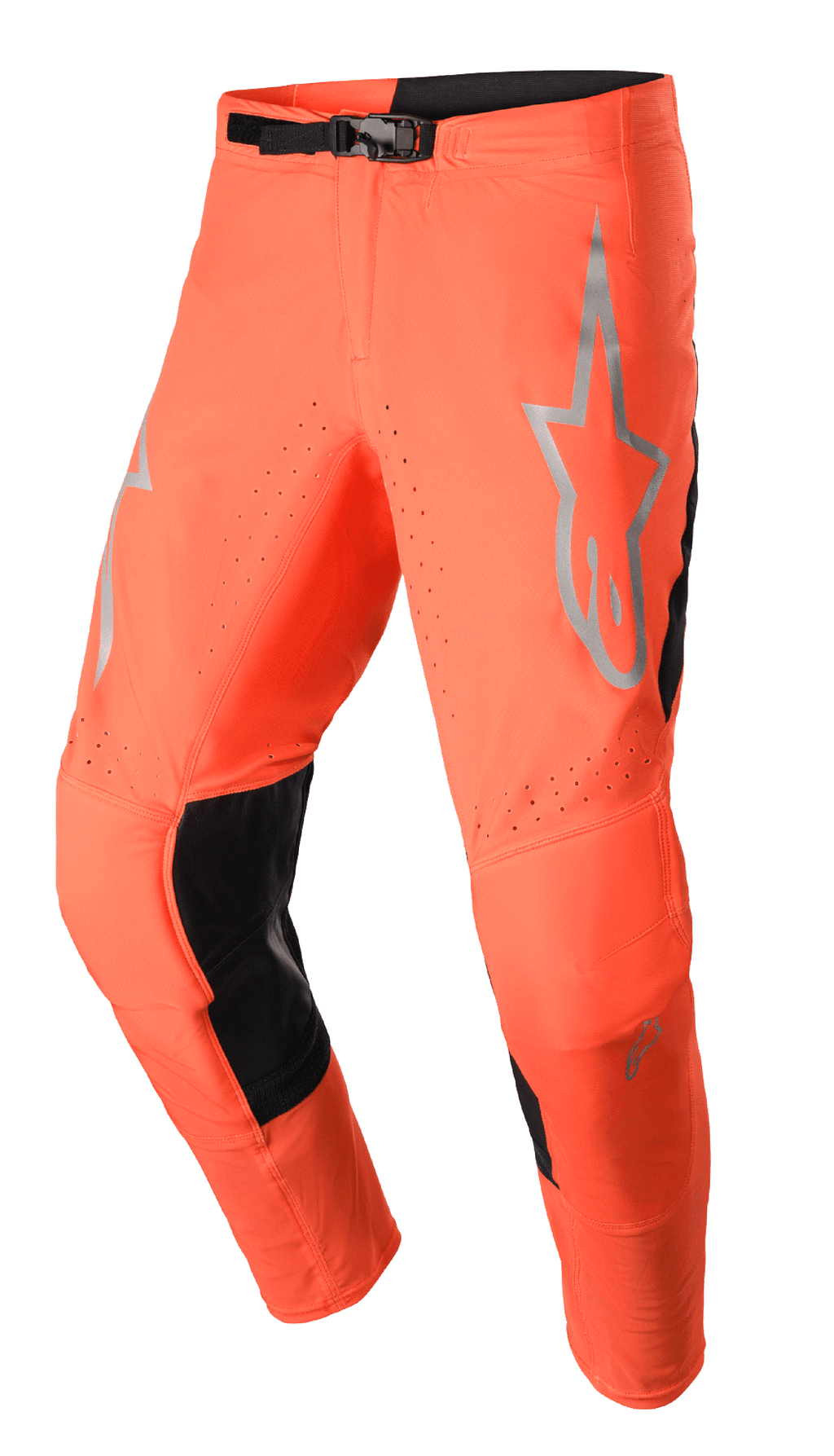 Alpinestars 2023 Supertech Risen broek, motorcross racebroek, fel oranje en zwart, grijs sterlogo op de dij, verstelbare gespsluiting, geperforeerde ventilatiezones, verstevigde zwarte binnenbeenpanelen.