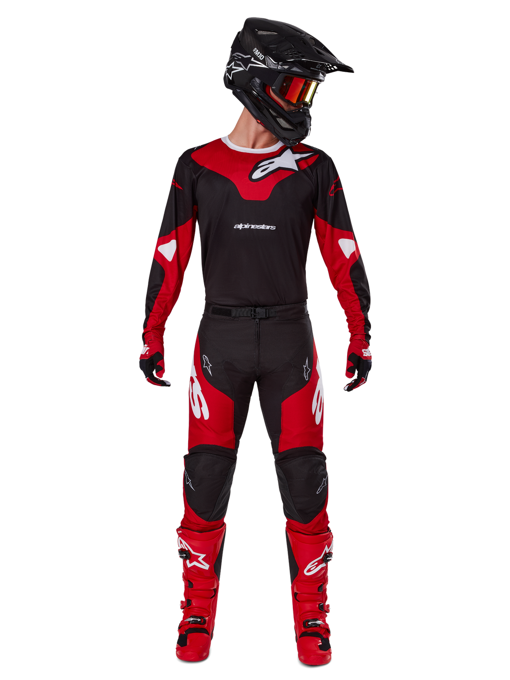 Alpinestars 2025 Racer Veil Gear Set, motorcross-set in rood en zwart, bestaande uit een jersey met witte logo's, bijpassende broek met rode panelen, felrode laarzen, zwarte helm met oranje bril en rode handschoenen, hoogwaardige outfit voor off-road racing