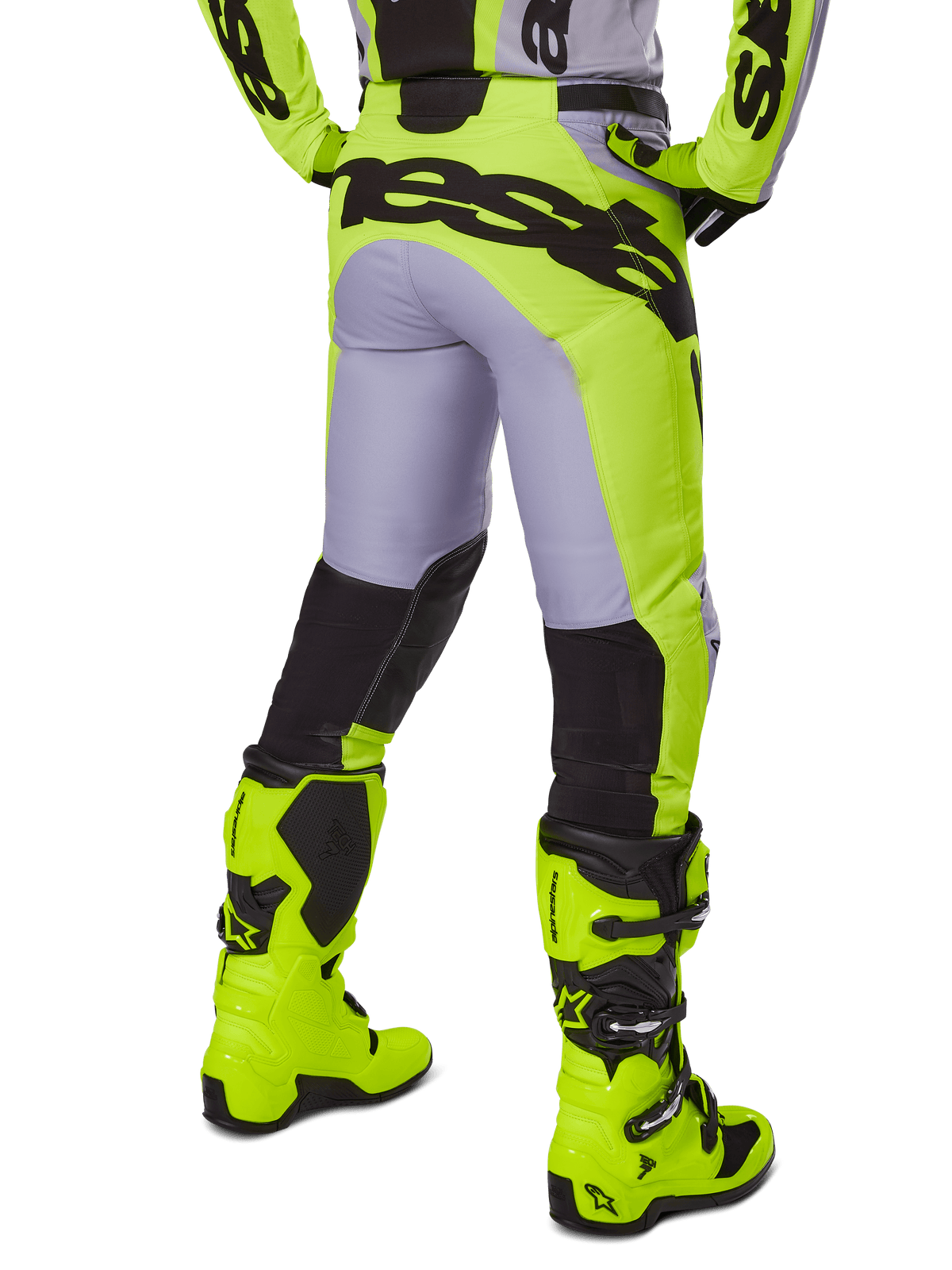 Alpinestars 2025 Racer Veil broek, motorcross broek, grijs en fluogeel, achteraanzicht met ergonomische constructie, grote zwarte merknaam op het zitvlak, zwarte panelen op de onderbenen en bijpassende felgele motorcrosslaarzen.