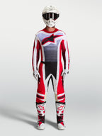 Alpinestars Techstar Maven broek en motorcross-set in rood en wit met lavendel accenten en bijpassende motorlaarzen.