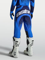 Alpinestars Techstar Swan broek, motocross racebroek voor heren, UCLA blauw en donkerblauw, groot wit logo op het zitvlak.