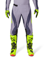 Alpinestars 2025 Techstar Dreem broek, motocross broek, lichtgrijs en donkergrijs met neongele accenten, gecombineerd met neongele laarzen en handschoenen, lasergesneden ventilatie, zwarte gespen, rode zolen op de laarzen, professionele motocross-uitrusting